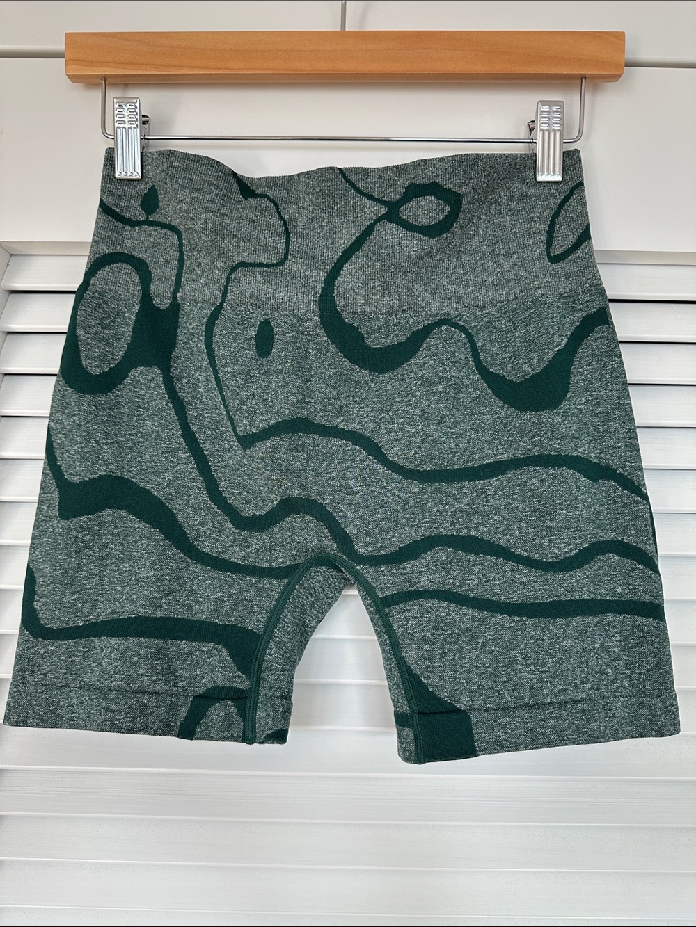 GXIN Seamless 2-Piece Sports Bra Biker Shorts Matching Set Green Camo Size M - Picture 4 of 5